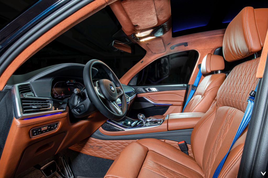 The interior of the Vilner BMW X7 M50d