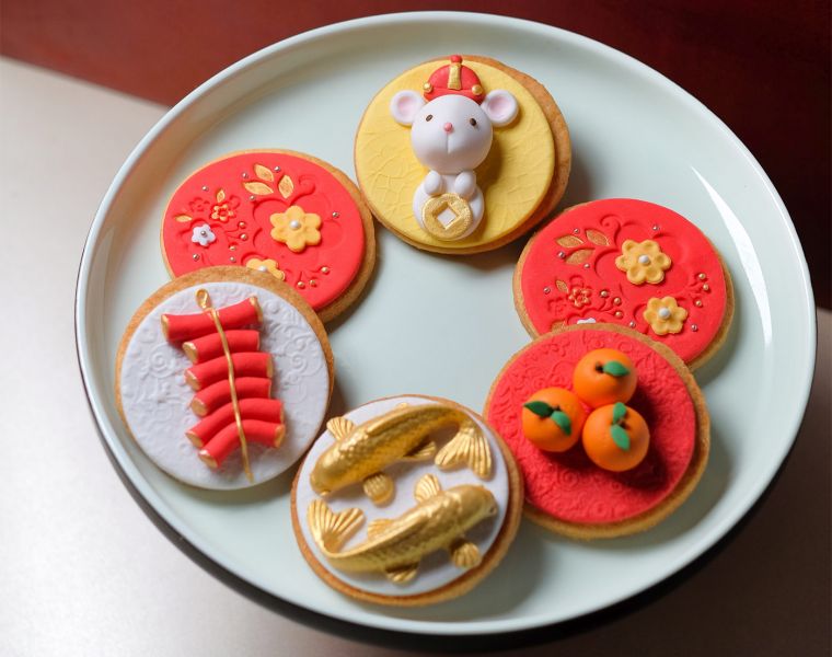 The box of 6 organic Chinese New Year-themed Fondant Cookie Set