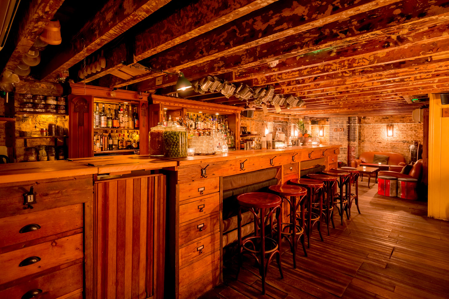 A Perfect Fit At The Discount Suit Company Cocktail Bar