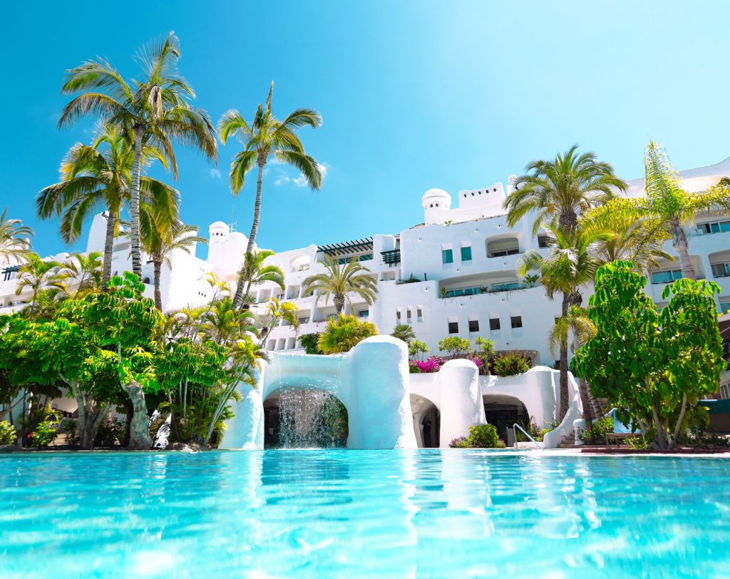 Hotel Jardín Tropical swimming pool
