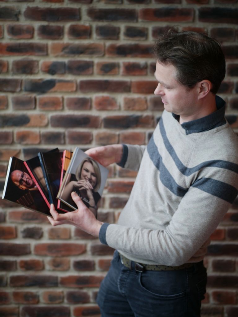 Rutger holding a selection of books in his hands