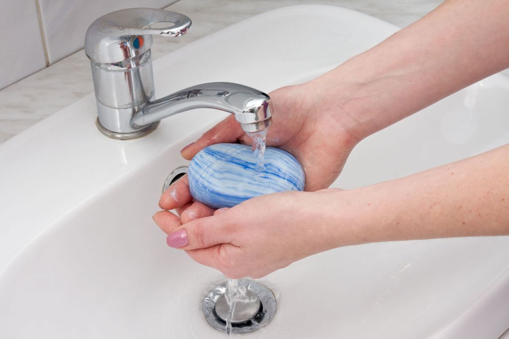 Washing your hands the right way to keep you safe