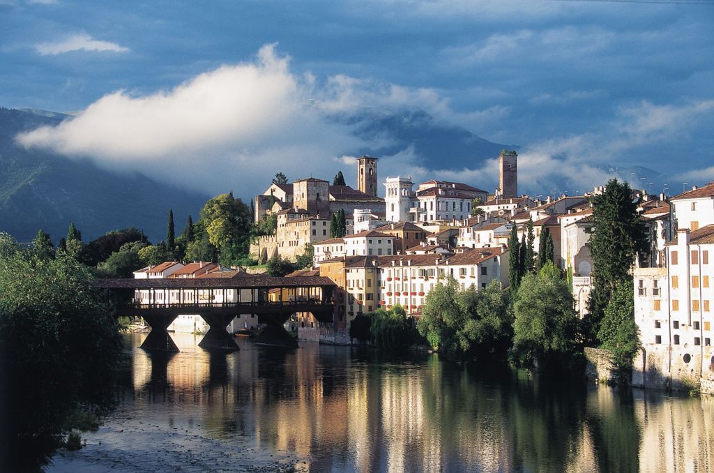 Montegrappa Classico Monogram Cufflinks Make Fathers Day More Personal 6 Bassano del Grappa in Italy