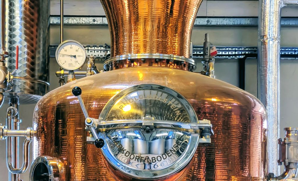 Cotswolds Dry Gin still