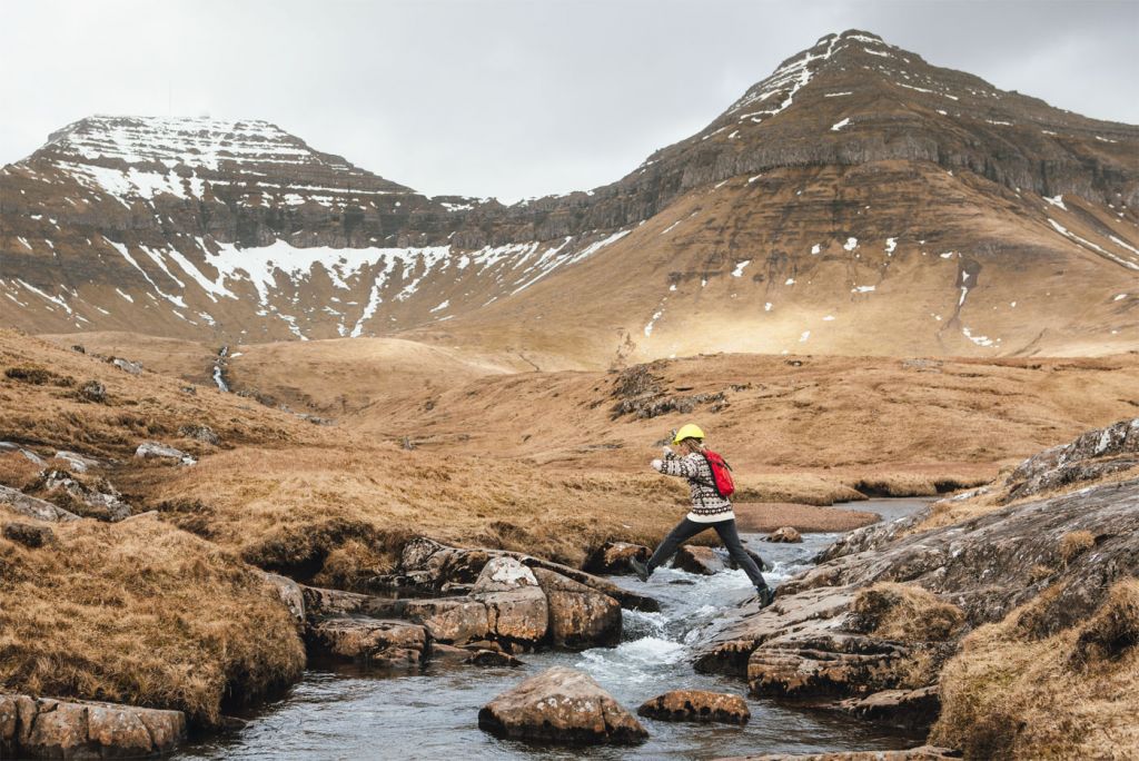 Controlling a virtual guide on the Faroe Islands