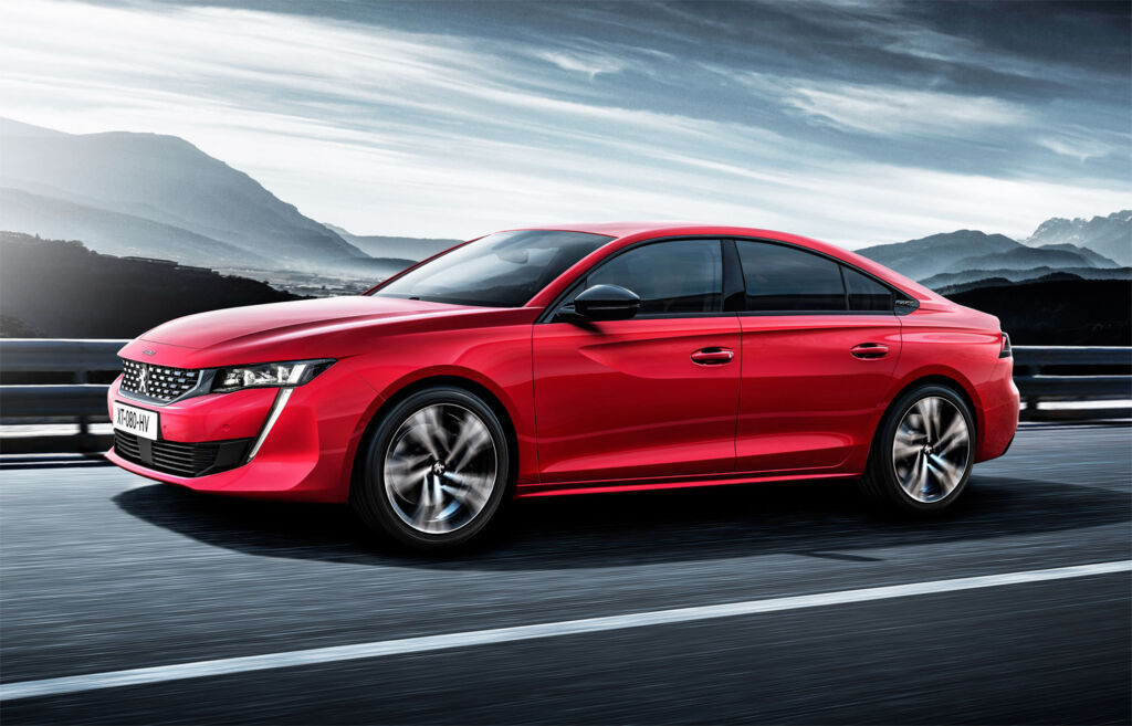 PEUGEOT 508 HYBRID GT Fastback in red