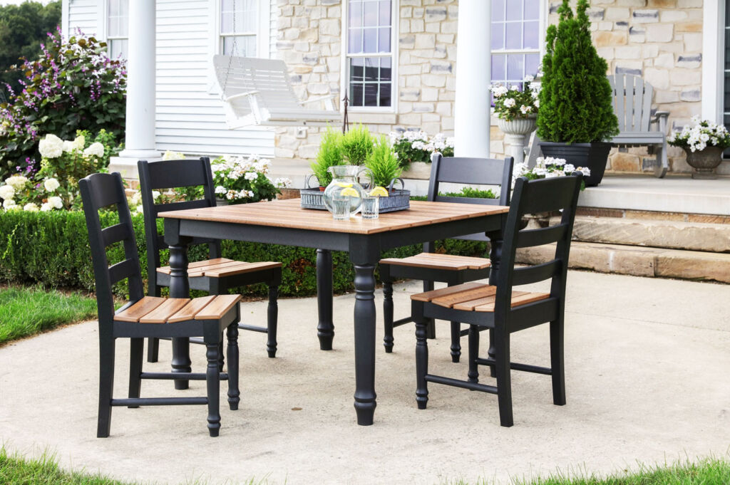 Creating the right setting for outdoor dining