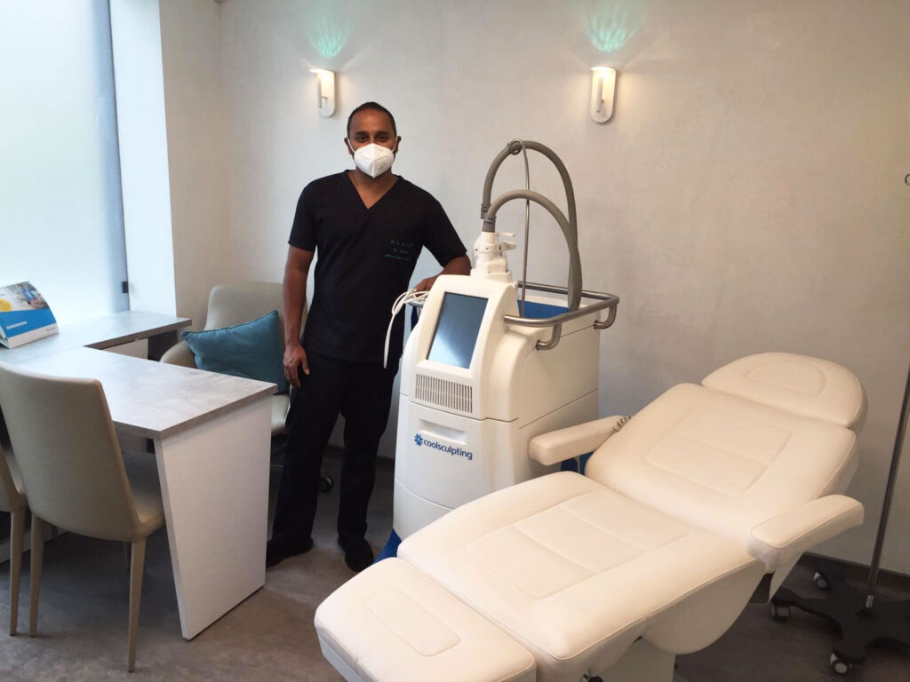 Dr Rosh in a treatment room at KLNIK