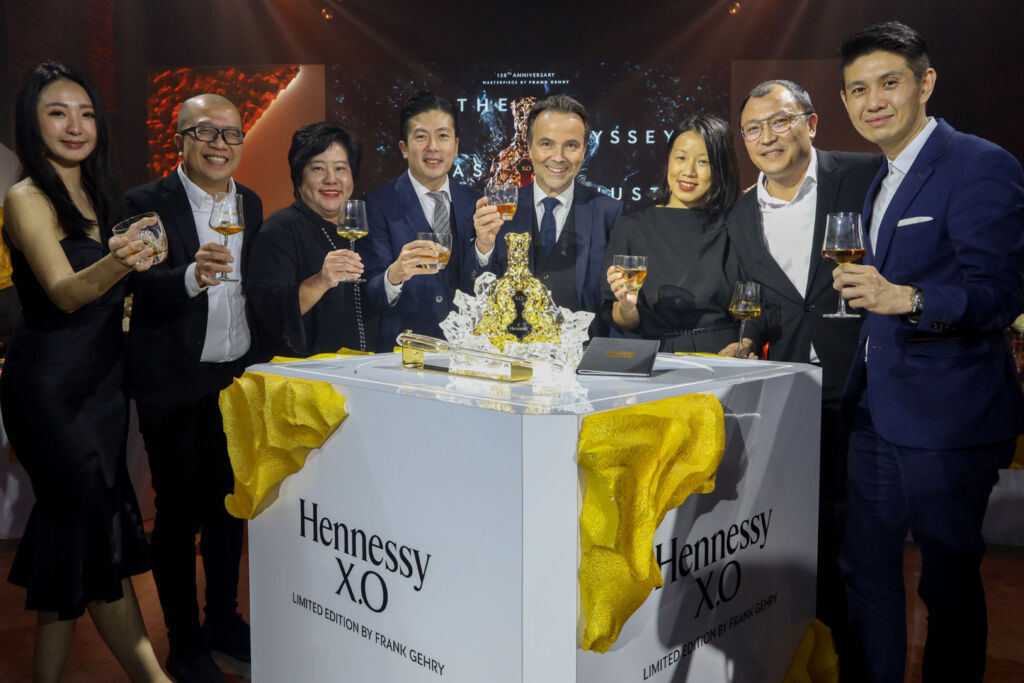 (L to R) Ms. Aiko Lee, Mr. Kok Chee Kong, Ms Hazel Yong, Mr. Jason Cheah, Mr.Thomas Bouleuc – MD of Moet Hennessy Diageo Malaysia, Ms Aurelie Lim, Mr. Jesse Lim and Mr. Cheng Kok Leong.