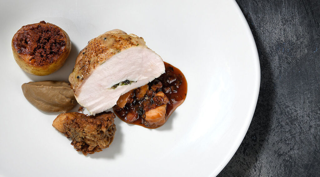 The main course of truffled chicken 