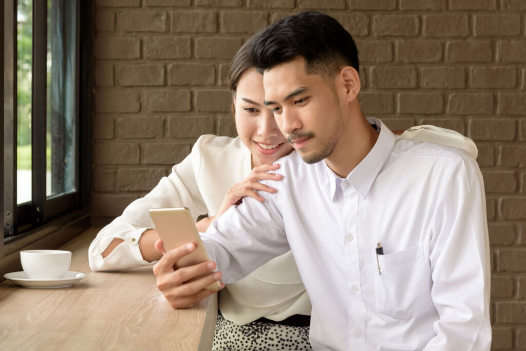Couple looking at a virtual fitting room on a mobile phone