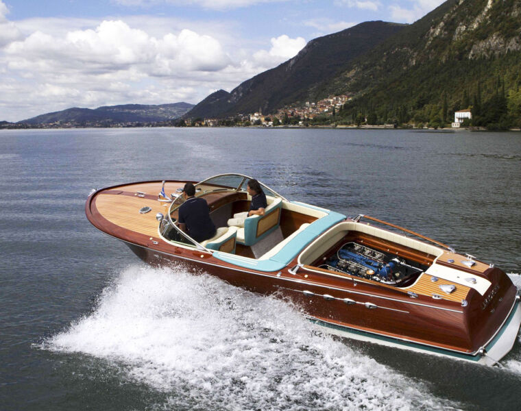 An Aquarama speeding across Lake Como in Italy