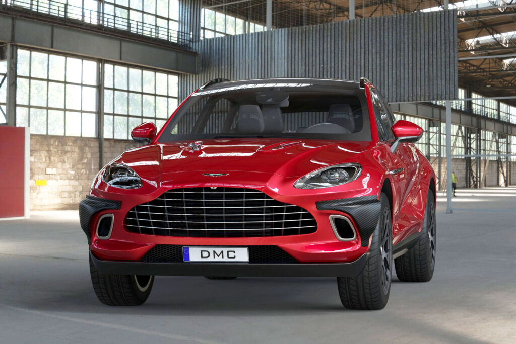 A DMC Aston Martin DBX Fuerte 2022 in Red