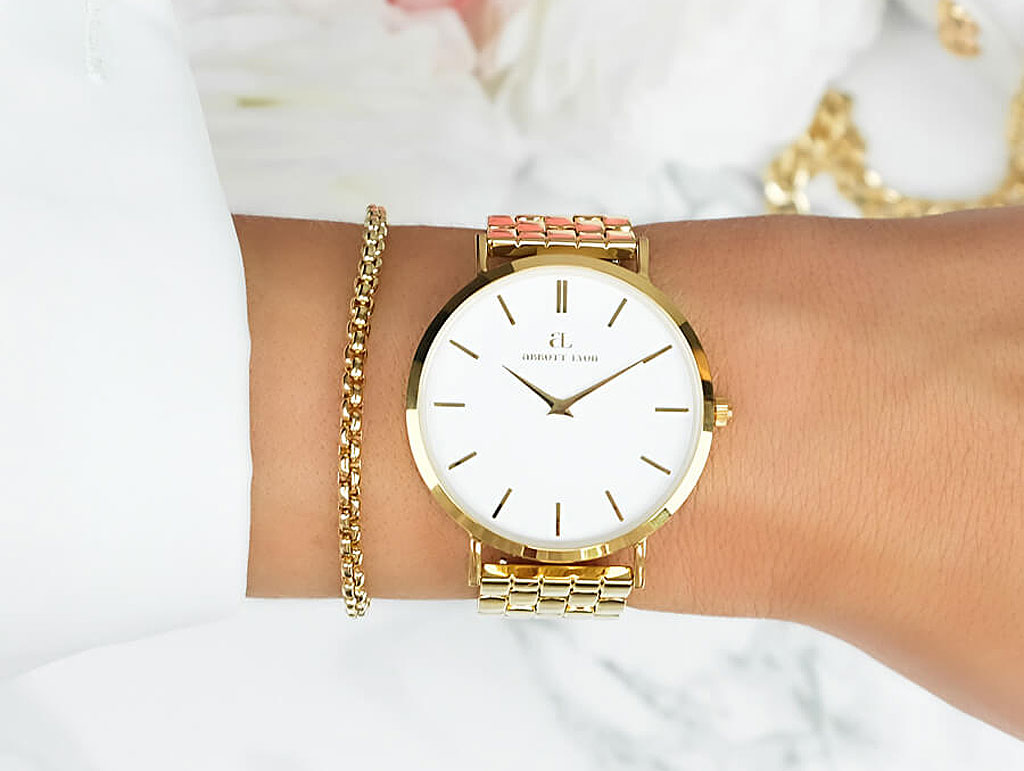 The Gold Kensington Link 40 Watch being worn on the wrist