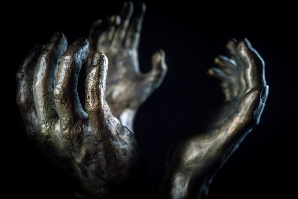 The Saskia Robinson Macallan hand sculpture