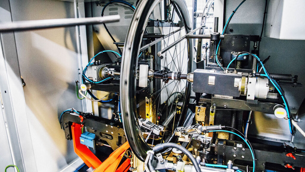 Manufacturing a bicycle wheel in the factory