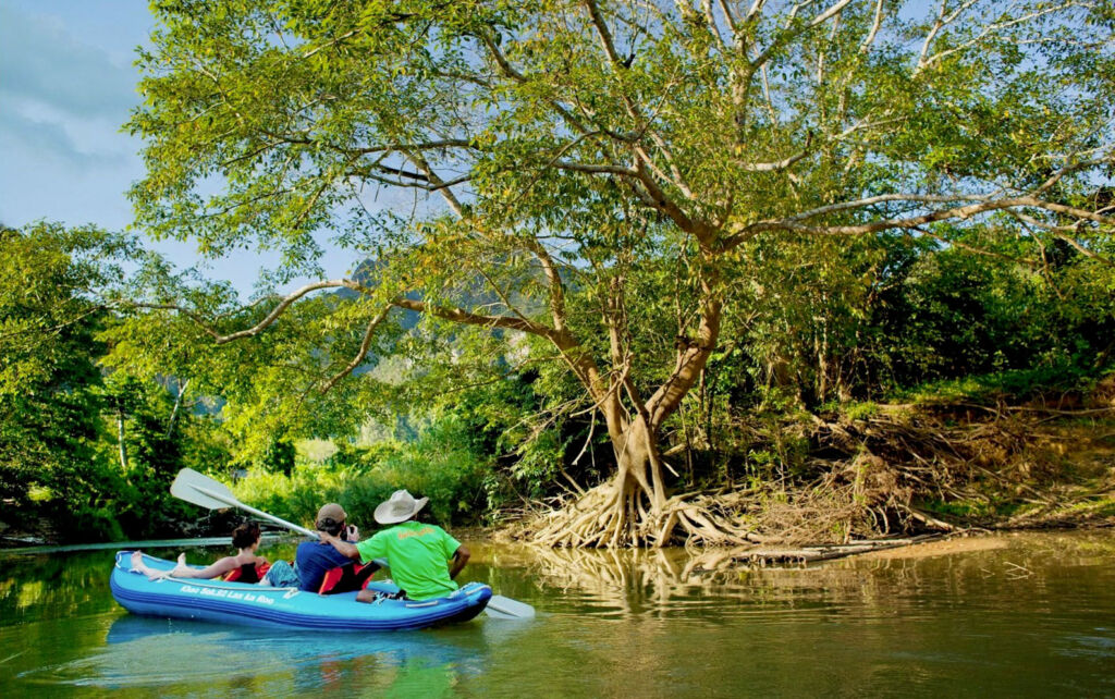Canoeing on the Sarojin's jungle experience