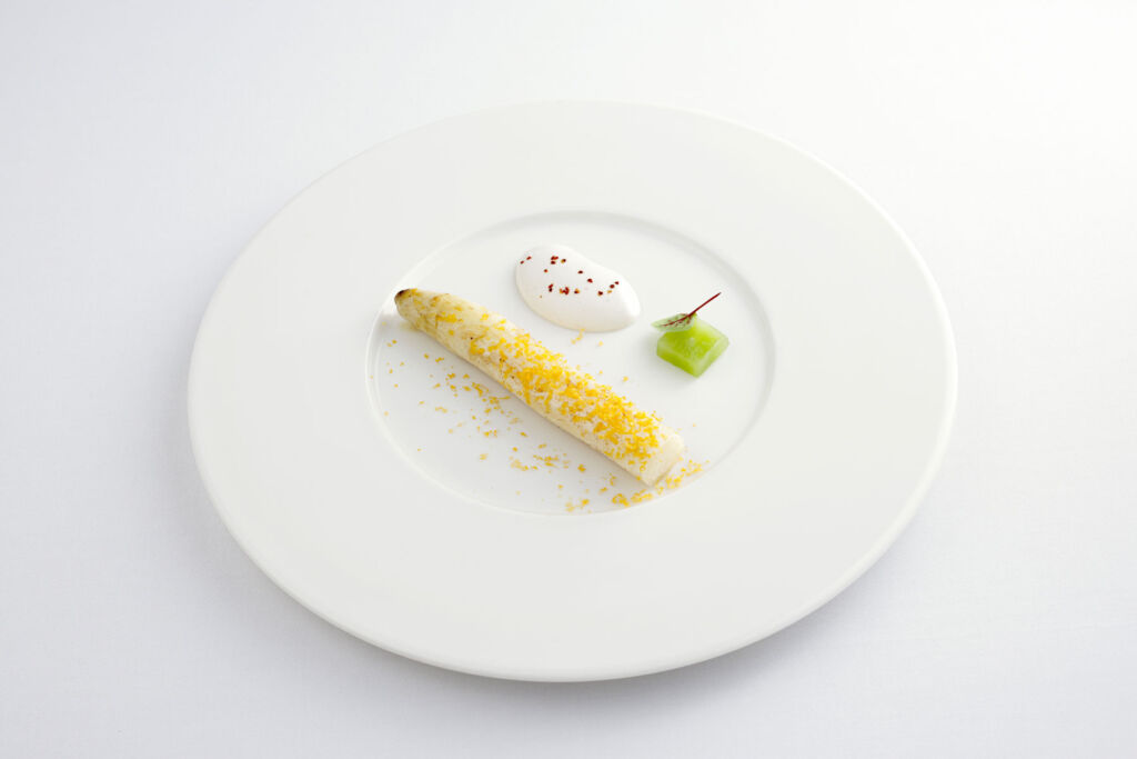 The white asparagus with stem lettuce dish
