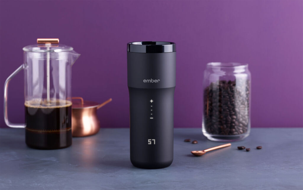 The travel mug showing the current temperature and the touch controlled scale