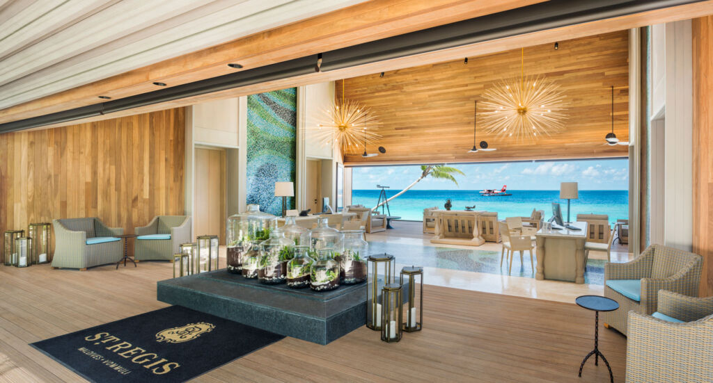 The lobby and reception with its lovely views out over the ocean