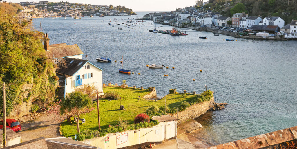Smitten by the The Old Ferry Inn Bodinnick, Cornwall's Incredible Charm