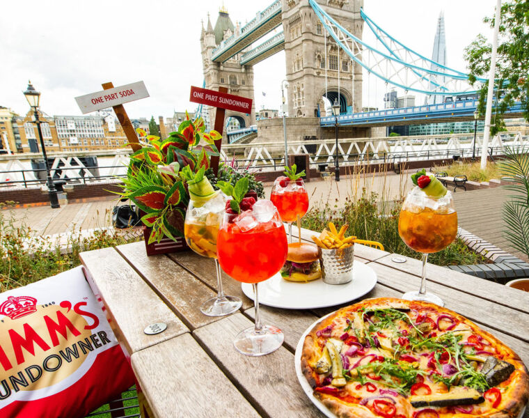 The Lawn, A Glamorous Spot for Food and Drinks in the City of London