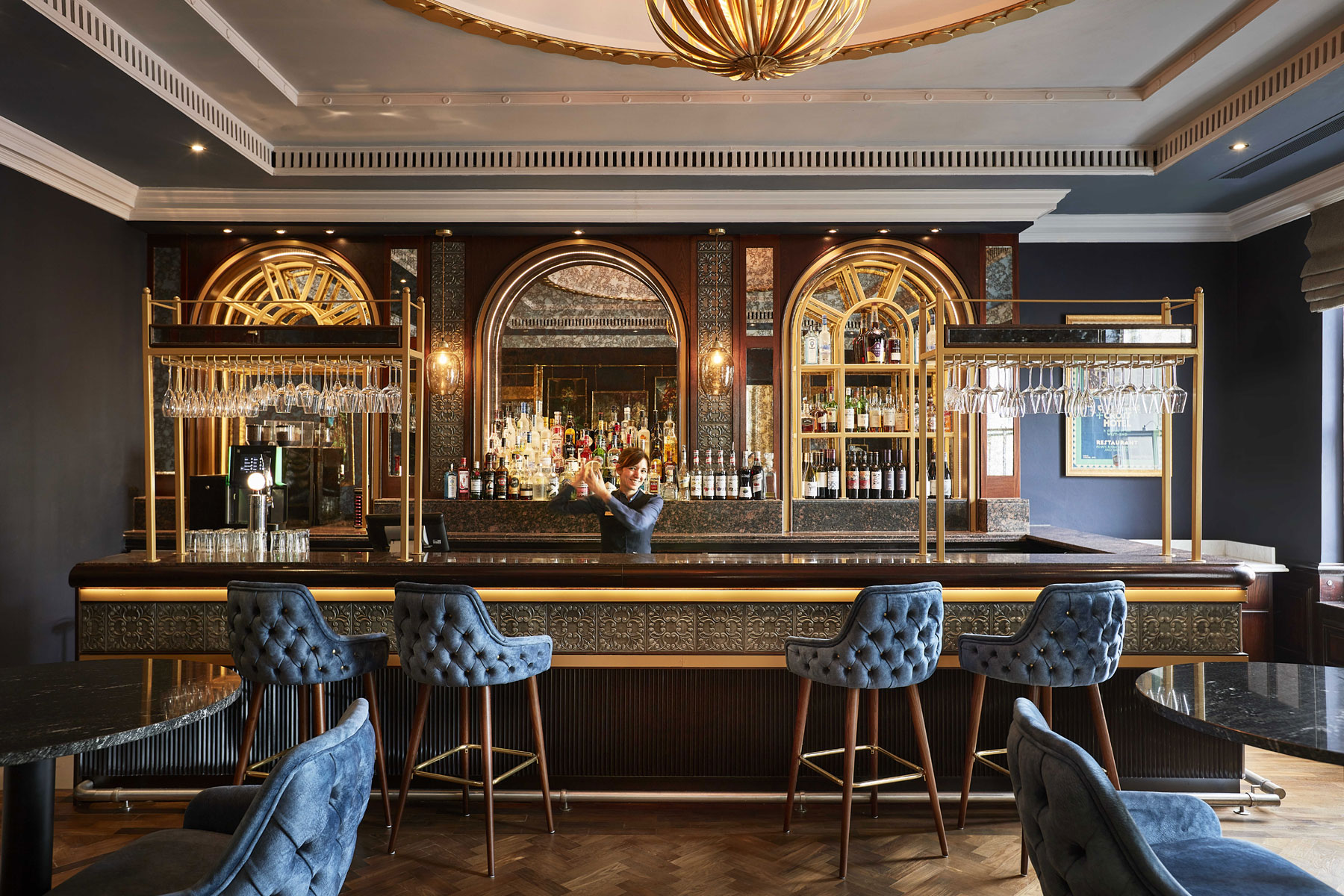 The Lawn, A Glamorous Spot For Food And Drinks In The City Of London