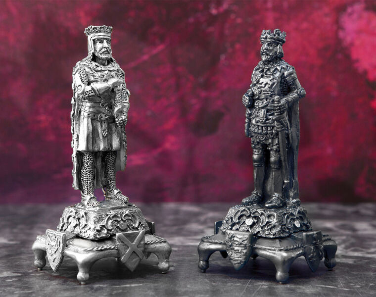 Two of the chess pieces, Robert the Bruce and Edward II