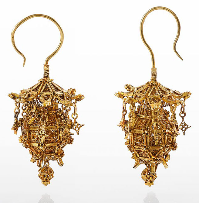 Gold Ming Dynasty Lantern-shaped earrings