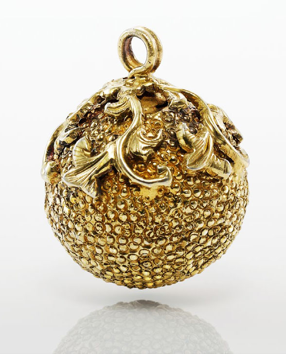 A Gold Pendant with plant motifs from the Song dynasty, 960–1279.