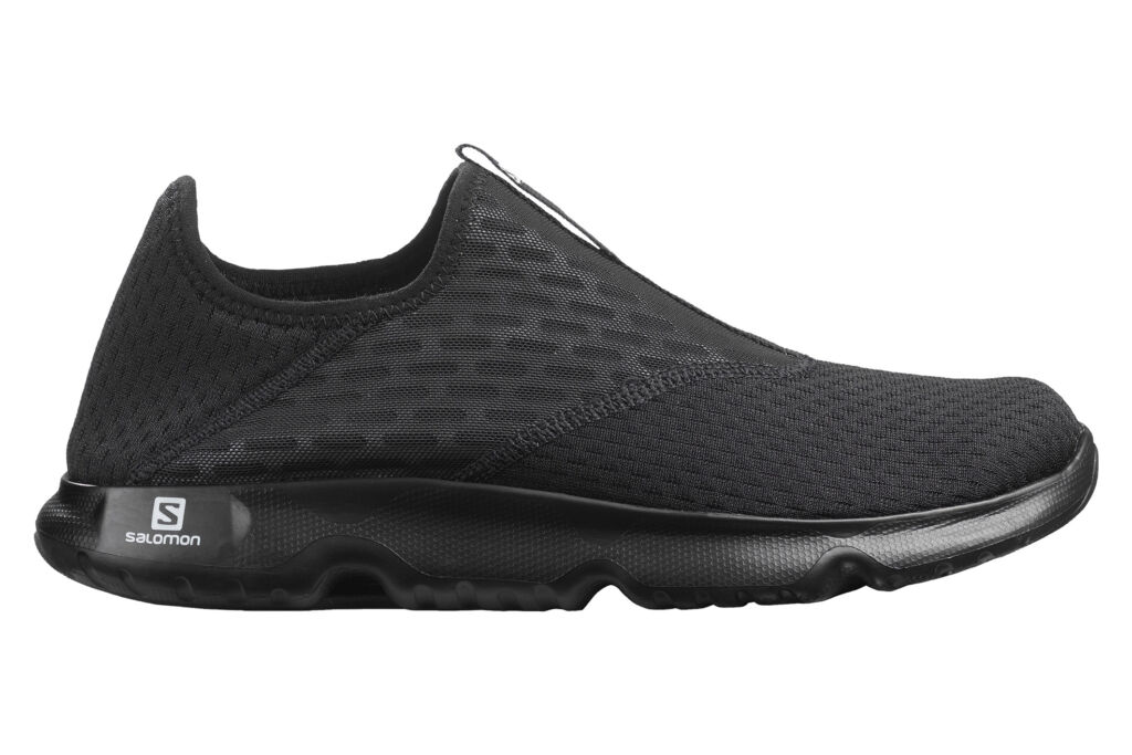 A side view of the Salomon REELAX MOC 5.0 shoe in black colour