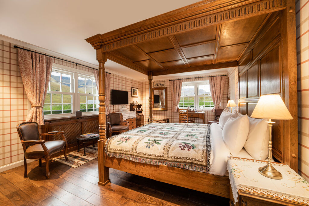 The four poster bed inside the Highland Suite at the Cluanie Inn