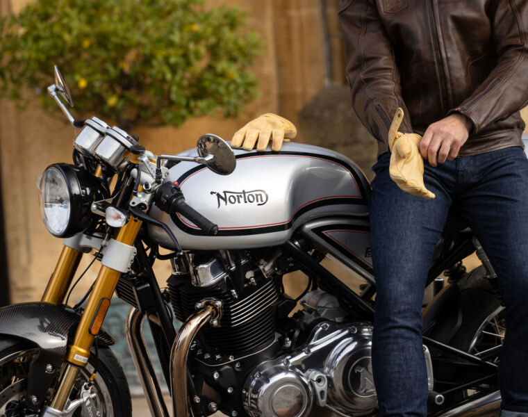 The Norton Commando 961 is Unique, Beautiful and Rather Tasty 13