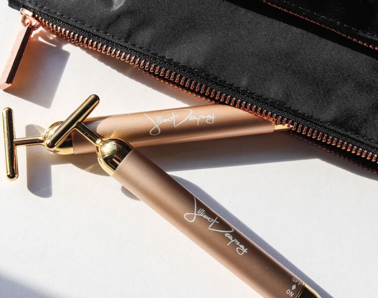 Tightening the Face with The Jillian Dempsey 24K Gold-plated Sculpting Bar