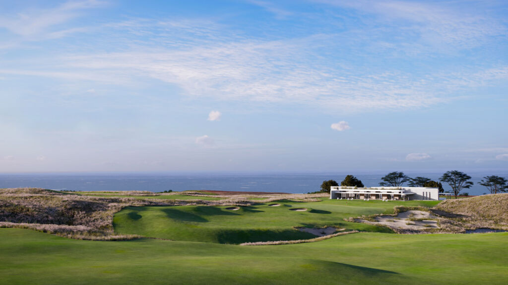 A view out over the ocean from the 18th hole