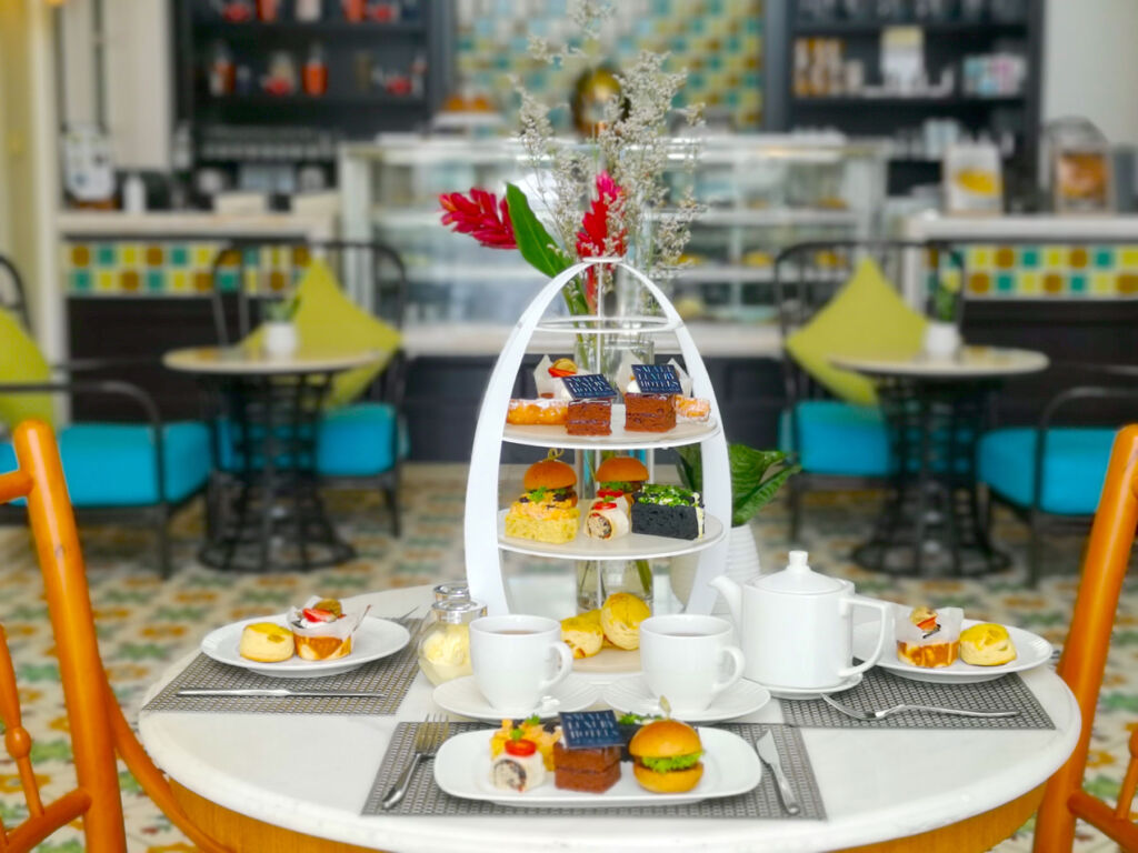 The afternoon tea at Straits & Co