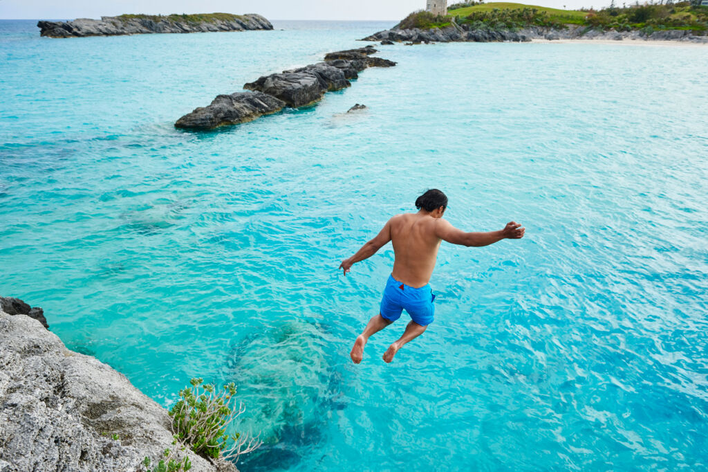 Escape to Bermuda: The Ideal Solo Trip Destination for Men