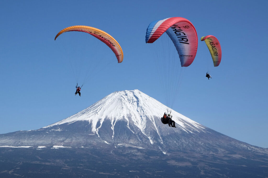 Paragliders in the skies with the iconic mountain in the background