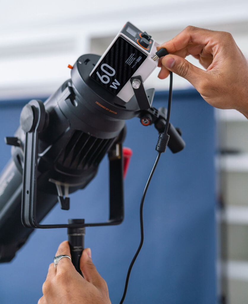 MOLUS G60 Is A Professional Lighting System That Proves Size Doesn't Matter, image size:836x1024