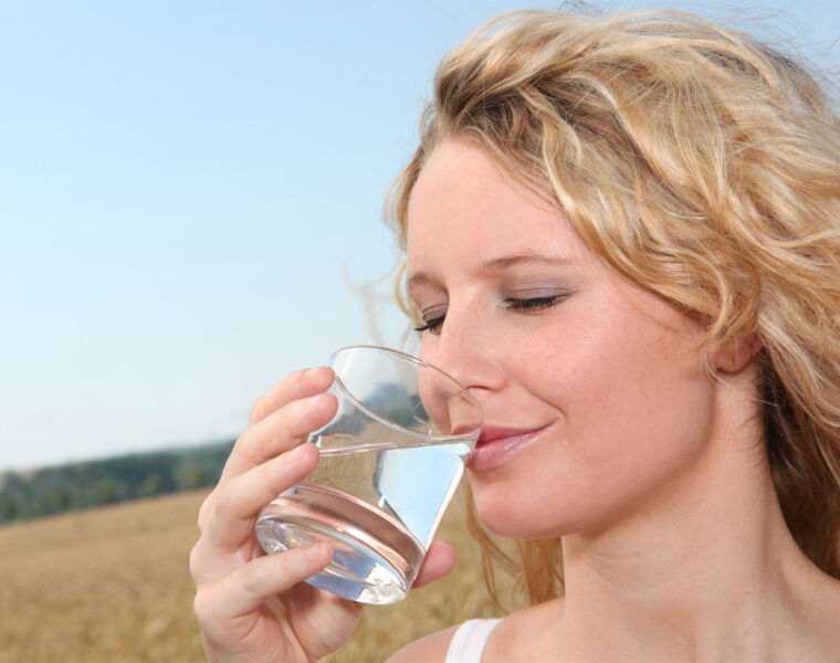The Healthiest Way to Stay Hydrated During the Long Hot Summer Days