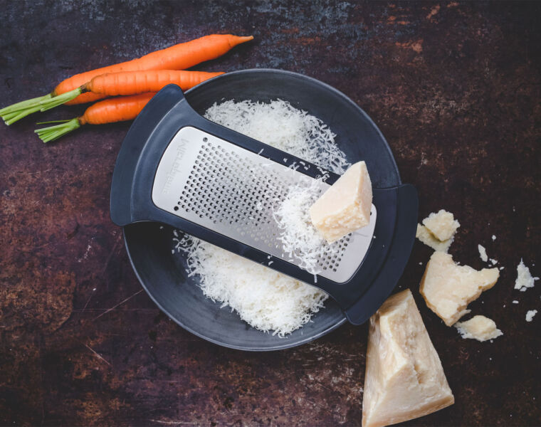 Microplane's New 3-in-1 Ginger Tool in Black and Bowl Grater Fine Blade 2