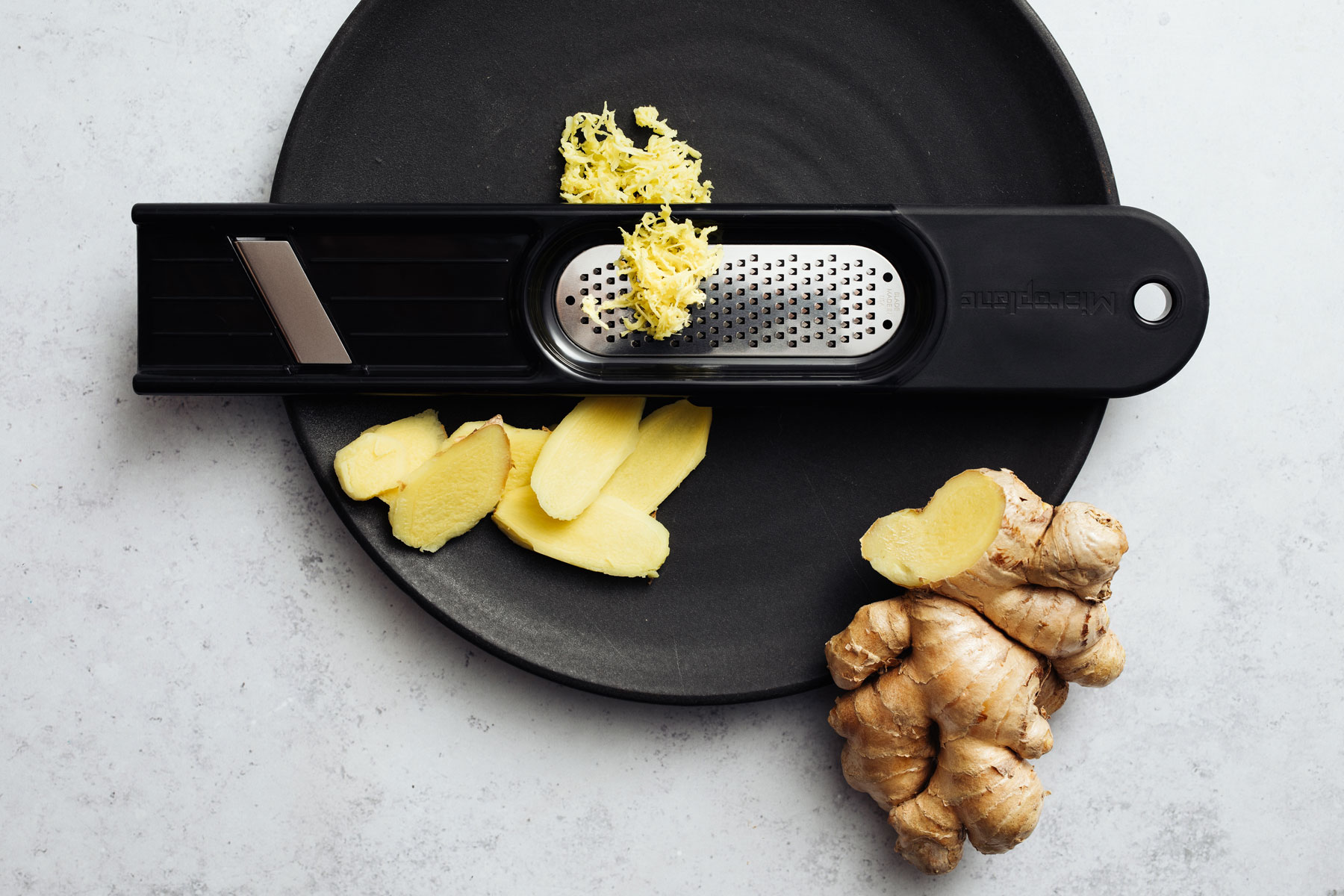 Microplane's New 3in1 Ginger Tool In Black And Bowl Grater Fine Blade