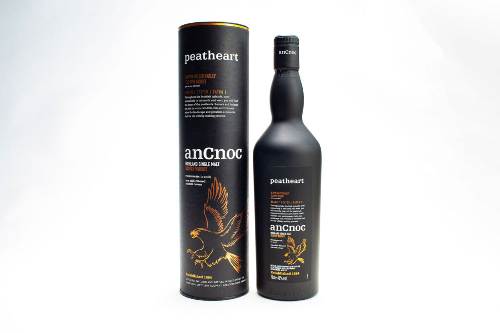 The black-coloured Peatheart Batch 3 bottle next to its container