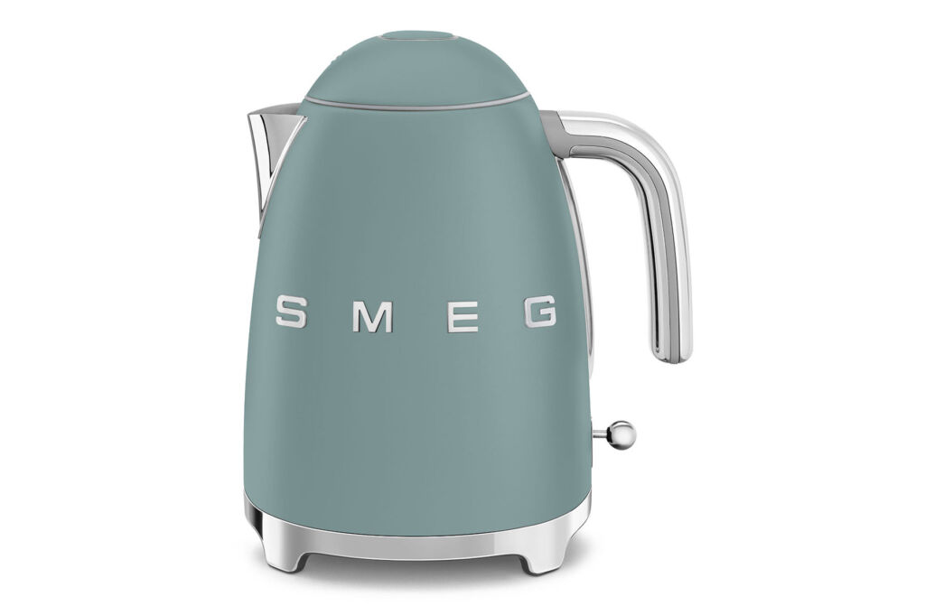A photograph of the KLF03 kettle on a white background