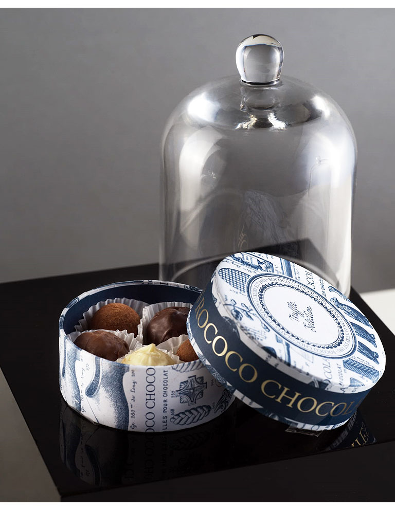 The Rococo gift set with its cloche