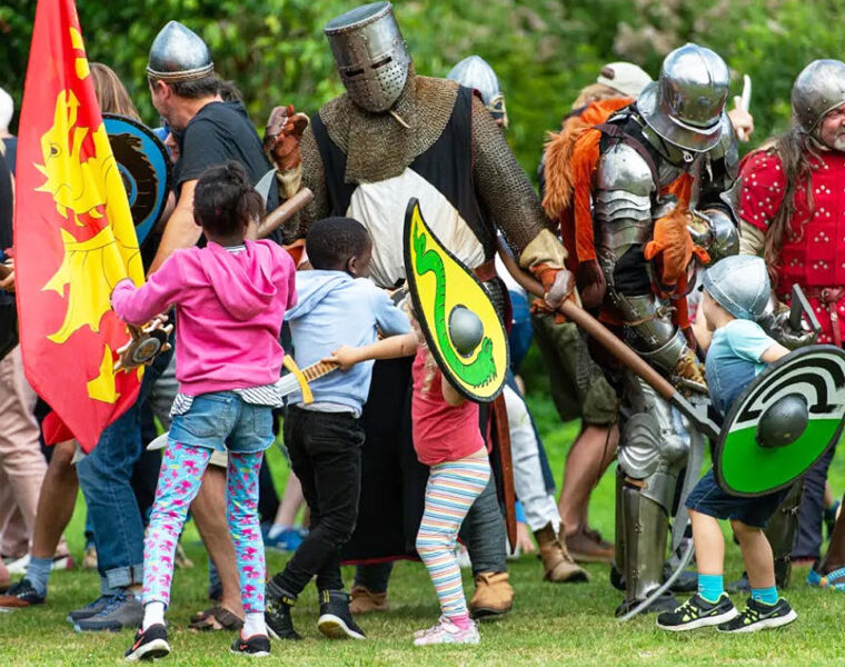 Arundel Castle's Medieval Festival – A Skirmish Wows Thousands