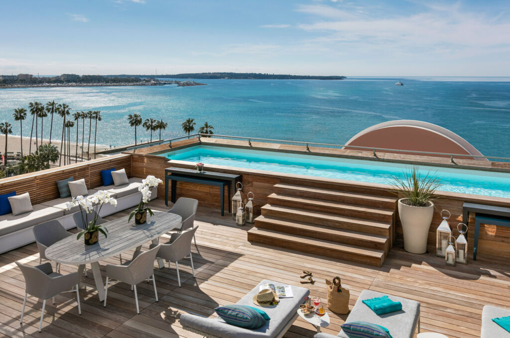 The Tailor-made Options for the Hôtel Barrière Le Majestic's VIP Guests 9 The views from the infinity pool area