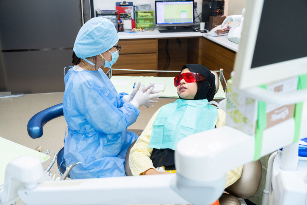 A member of the medical team discussing a treatment with a patient
