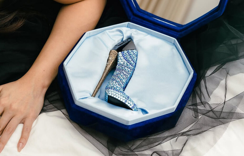 Edição de colecionador The Good Girl Superluxe: Ode à feminilidade ousada de Carolina Herrera 9 O frasco de perfume em seu estojo