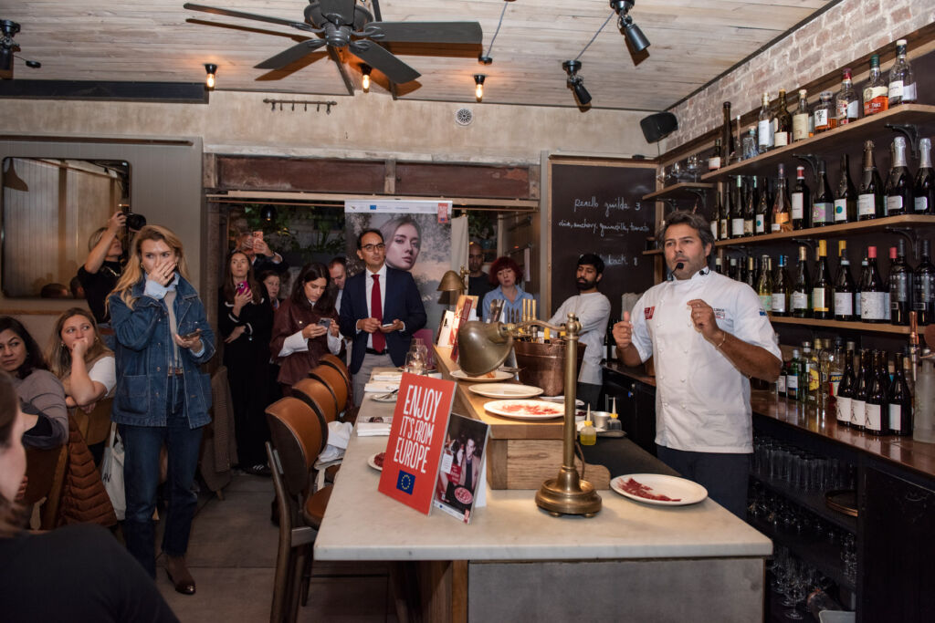 Omar Allibhoy Brings the Soul of Ibérico Ham to British Tables 17 Omar educating attendees on the nuances of the renowned ham